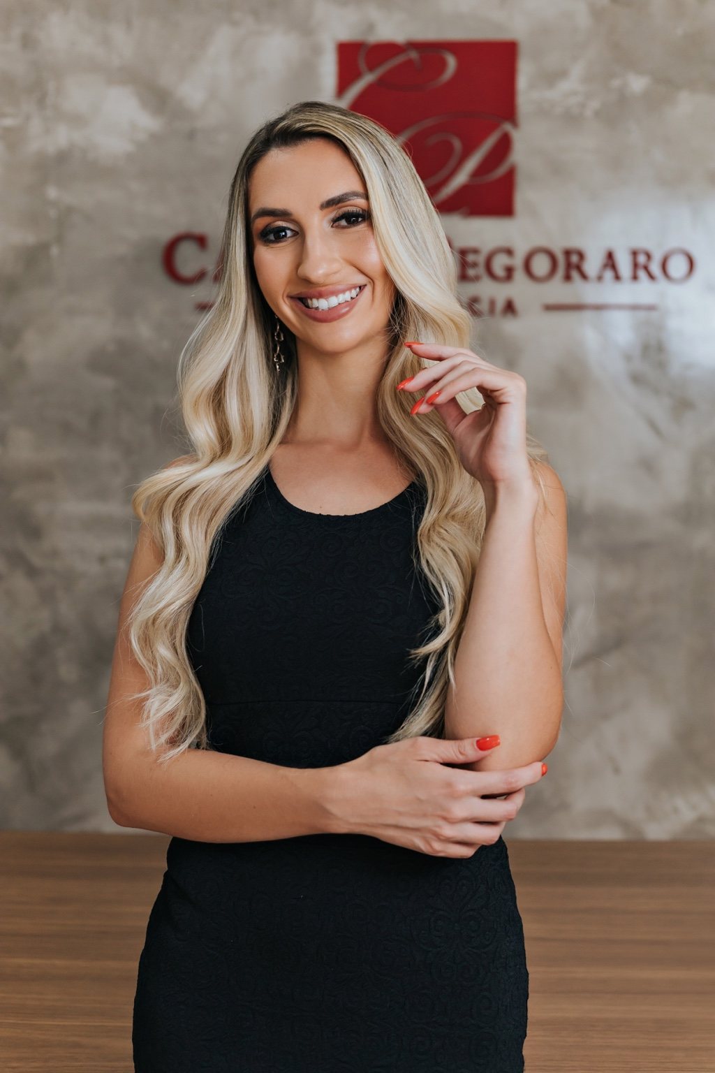Larissa Caffel no escritório